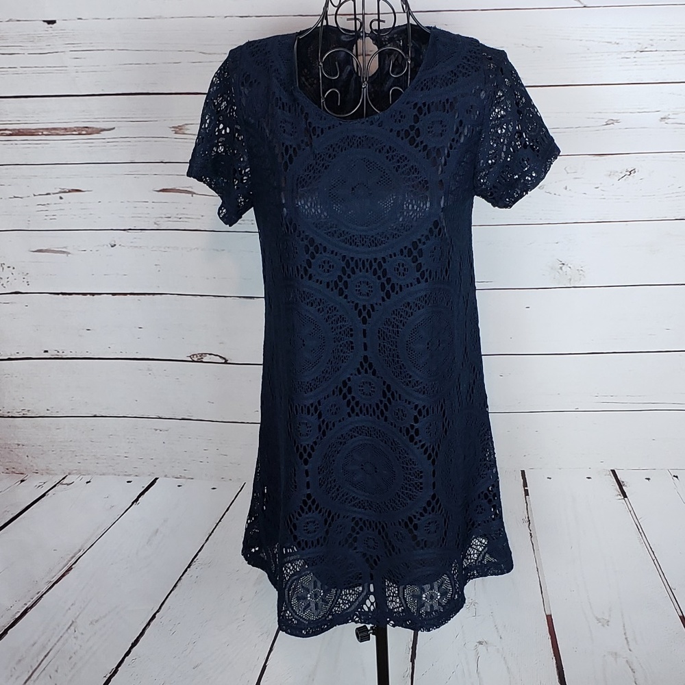 Nadasha Short Sleeve Lace Dress w/Keyhole Closure